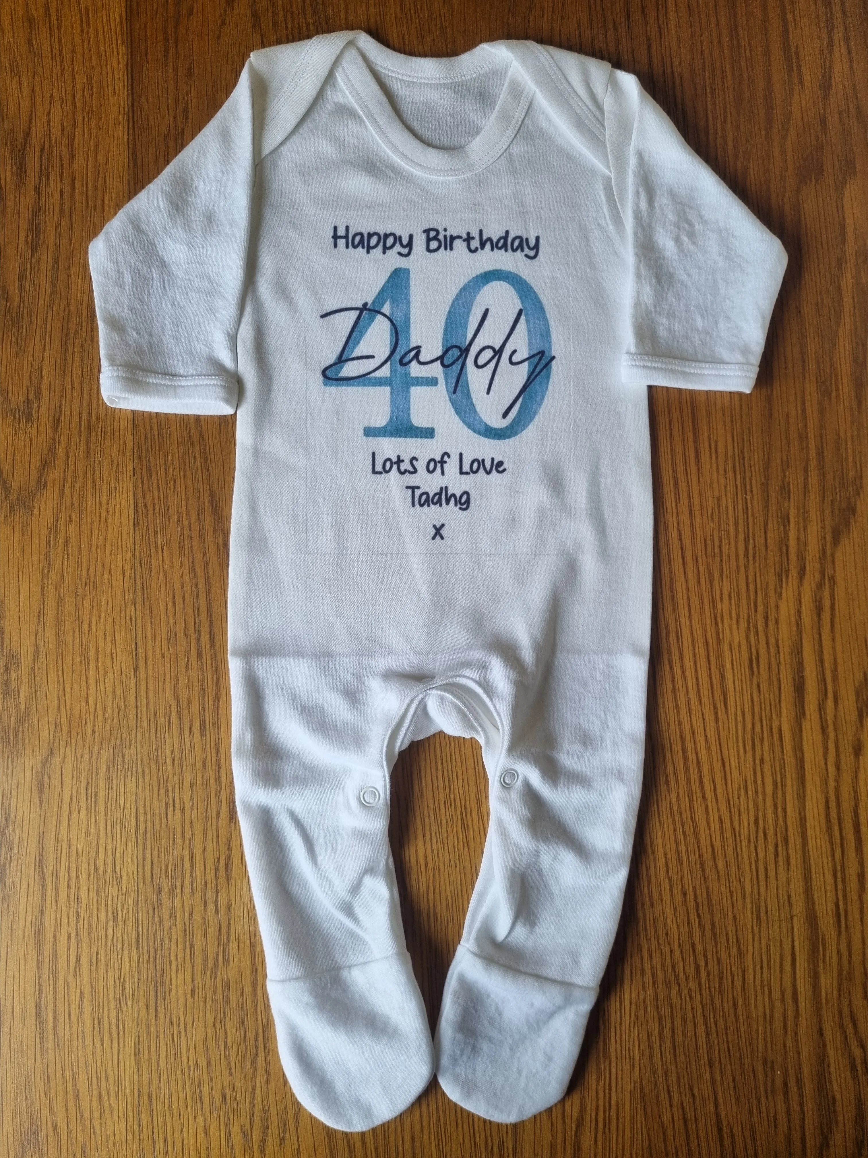 Happy 40th Birthday DADDY Baby Outfit (First Birthday 1st Birthday Daddy Dad Birthday l New Dad Gift | Love My Dad)